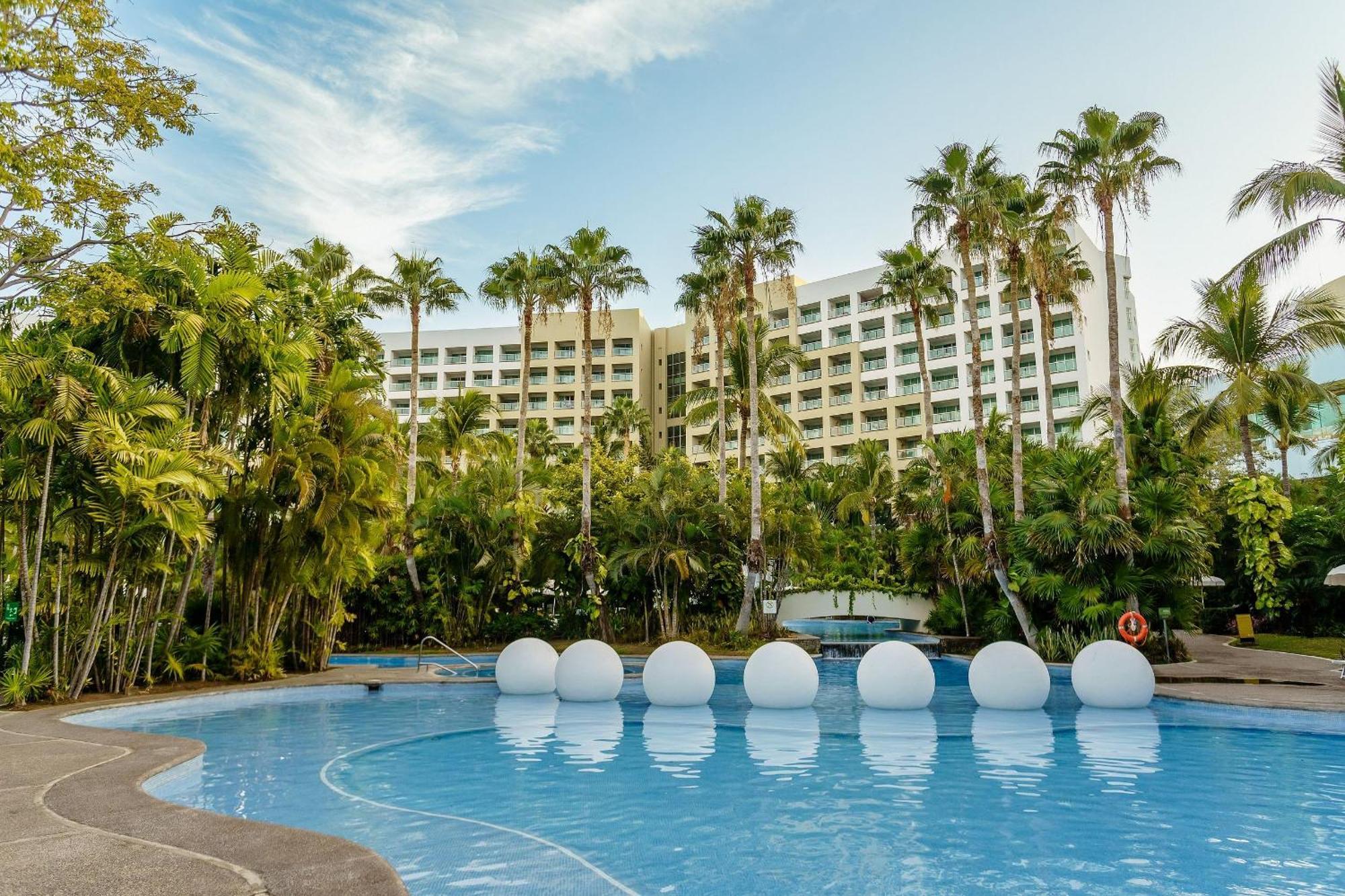 The Grand Luxxe Three Bedroom Spa Suite Нуэво-Вальярта Экстерьер фото